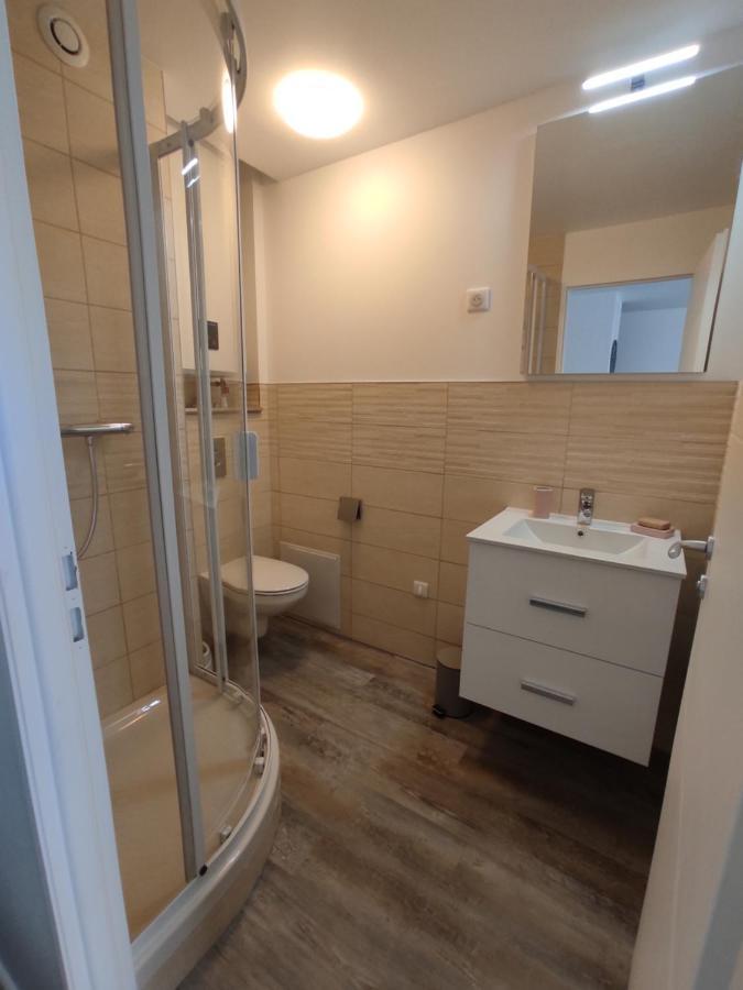 Appartement Climatise Avec Balcon,Wifi, Proche Remparts Avignon Exterior photo